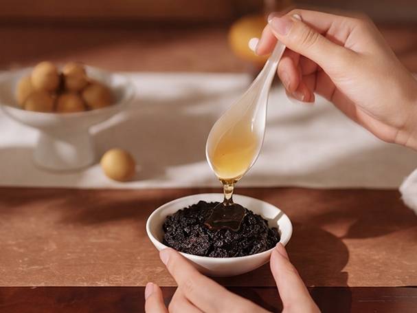黄精五黑膏乌发和黑芝麻糊比哪个更有效？暖辞黄精五黑膏全面解惑
